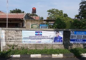 Spanduk caleg DPRD di pelosok kota Bandung