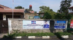 Spanduk caleg DPRD di pelosok kota Bandung